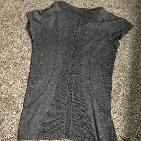 Lululemon shirt - Picture 2 of 2